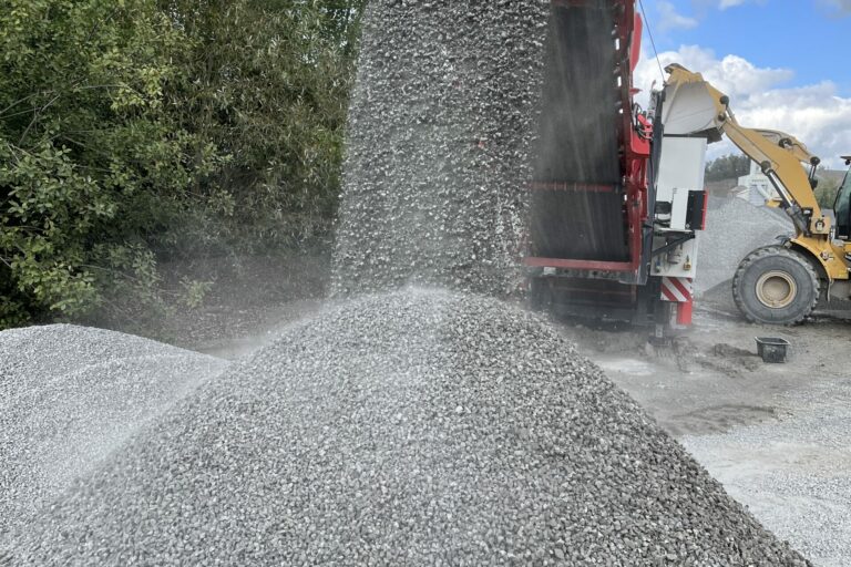 crushandsize-mobile-crusher-cst771-Grauwacke-product